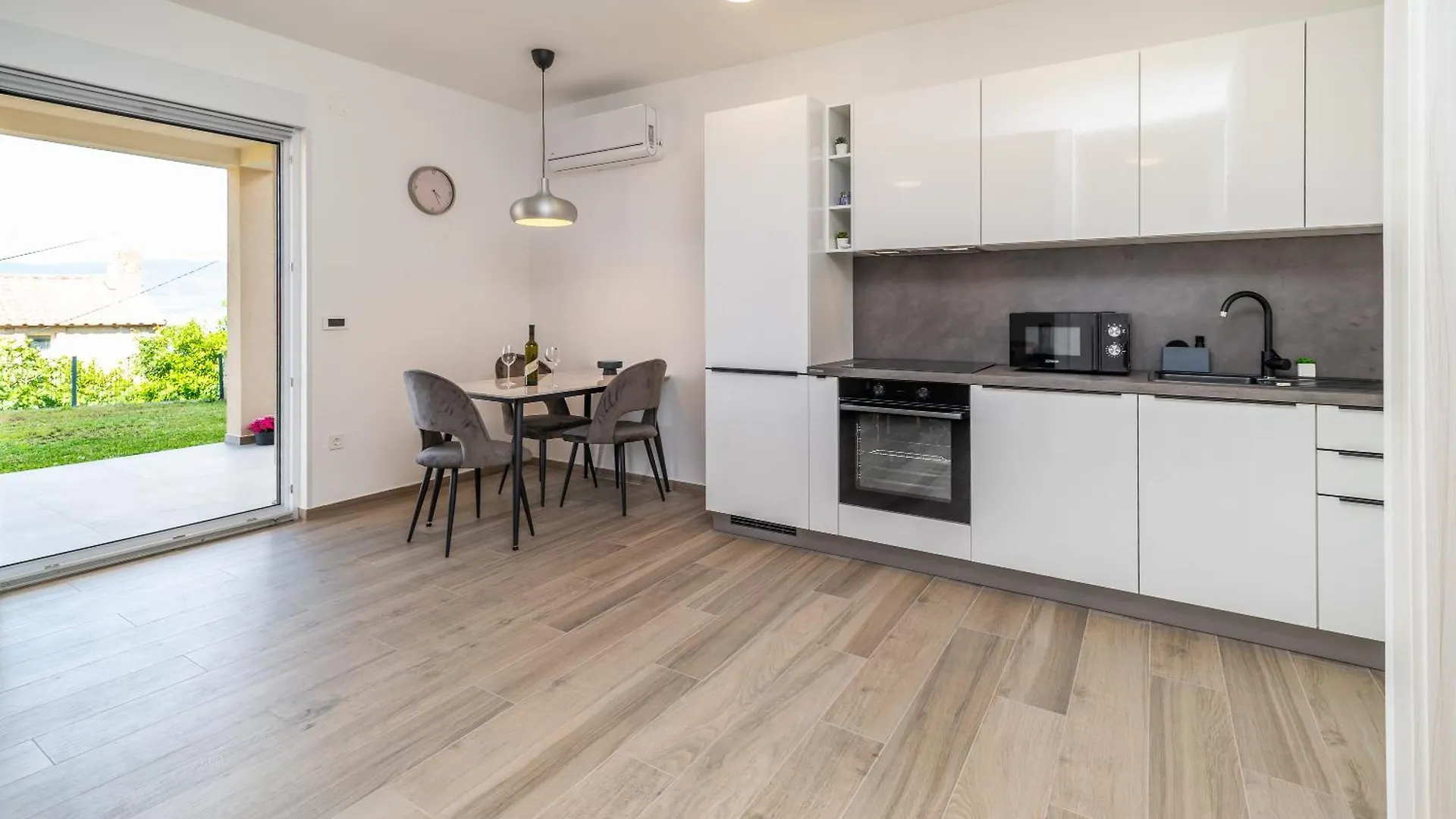 Apartmani Krtica 1 Vrbnik  Croatia